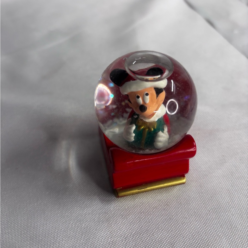 Disney Mickey Mouse Festive Snow Globe
